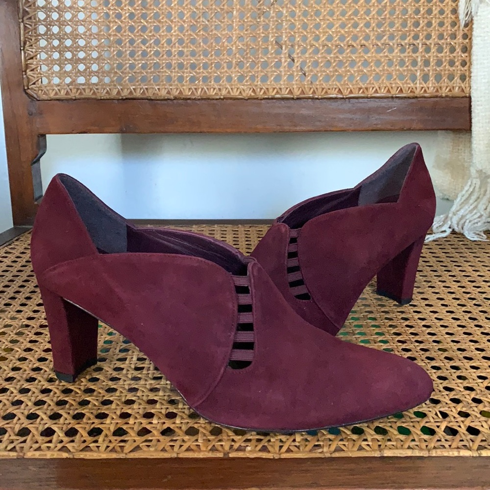 Stuart weitzman lawyer scalloped cutout pump heels